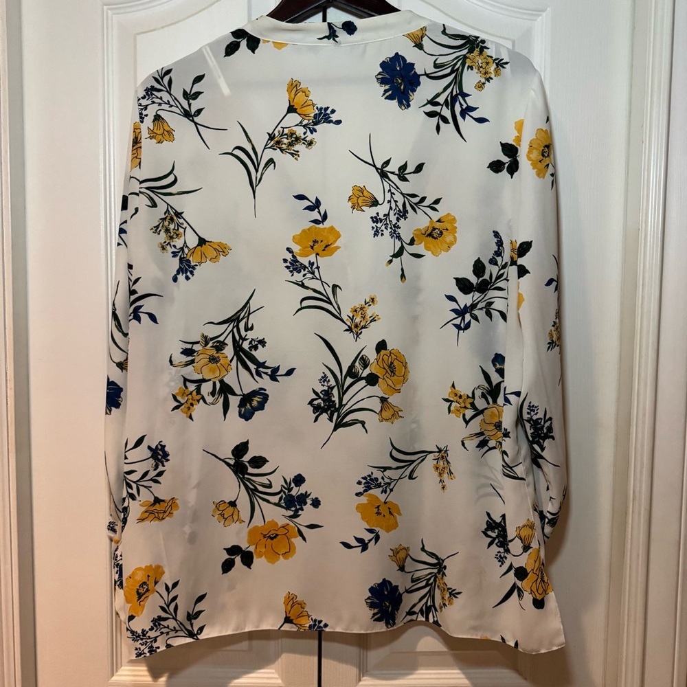 Dorothy Perkins V Neck Roll Sleeve Off White with Florals Blouse - Women’s US 16 - Picture 7 of 8